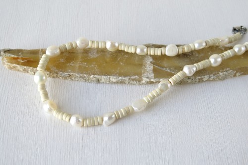 Hovlito ir gėlavandenių perlų vėrinys