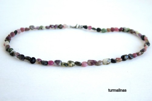 Jaspio, chrizoprazo, avantiurino ir turmalino vėriniai