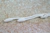 Ilgas baltas surišamas kaklo papuošalas