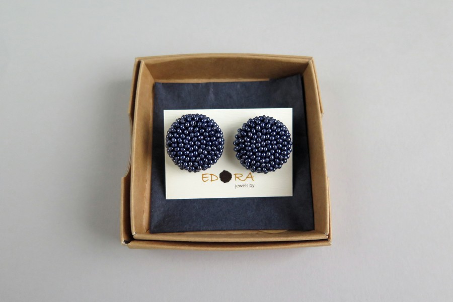Metalizuotos mėlynos apvalūs auskarai "Gervuogėlės"